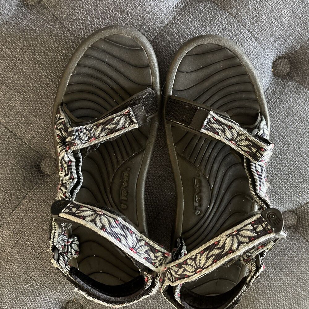 Teva Hurricane 6455 Black Floral Women size 8 Hiking Beach Hippie Sandals